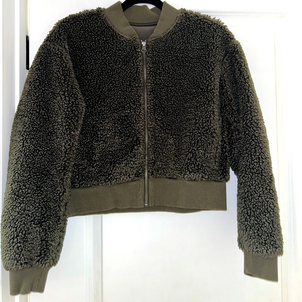 ❌SOLD❌ Uniqlo Furry Bomber Jacket - XS/S